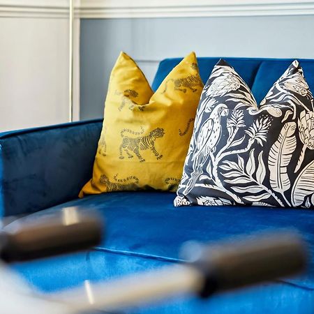 Long Term And Summer Special Offer! 5-Bedroom Spacious, Stunning Design, Sociable Areas & Cosy House Near South Downs Park, Sleeps 11 With Games Room, Private Parking And Garden- By Blue Puffin Stays Waterlooville Eksteriør bilde