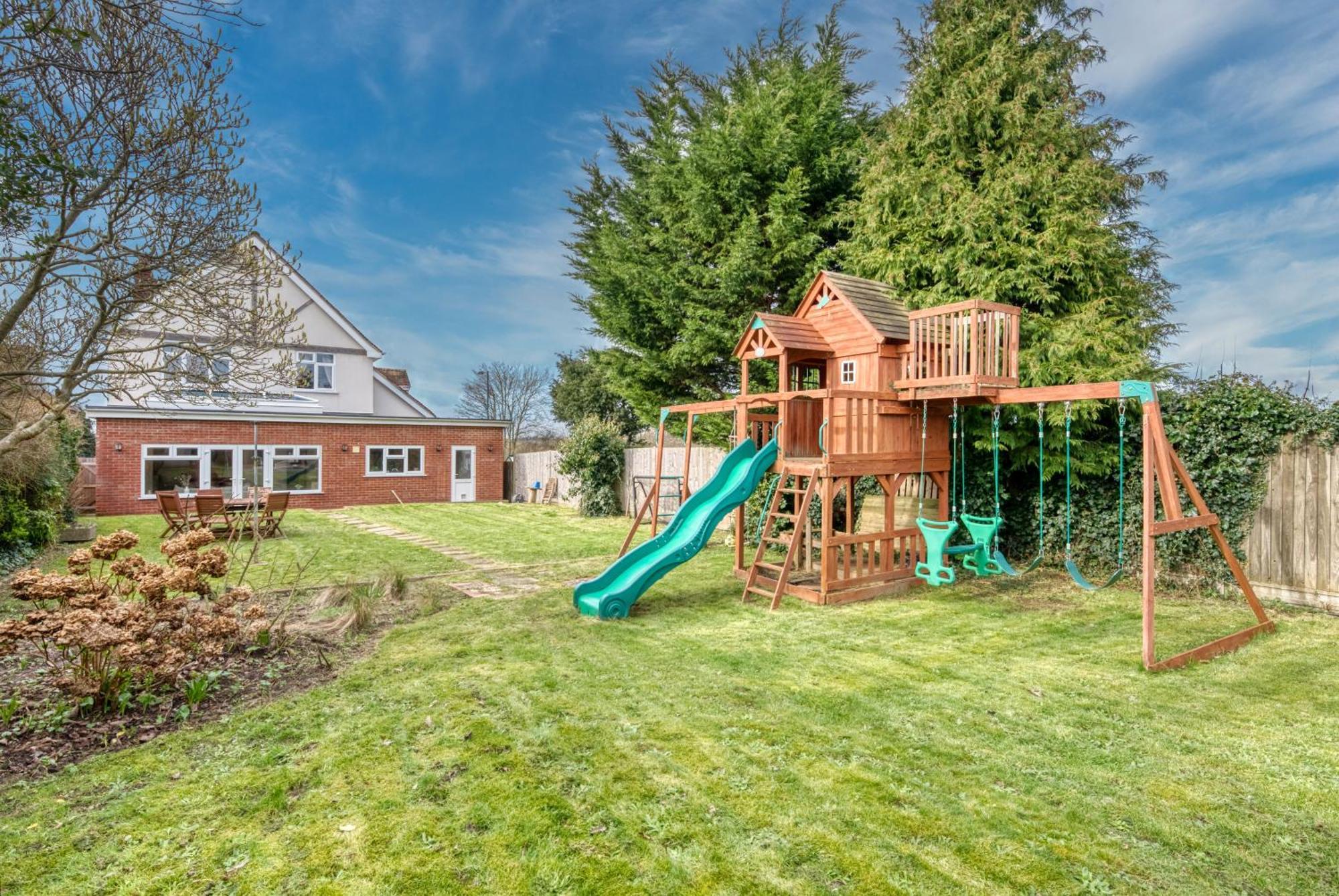 Long Term And Summer Special Offer! 5-Bedroom Spacious, Stunning Design, Sociable Areas & Cosy House Near South Downs Park, Sleeps 11 With Games Room, Private Parking And Garden- By Blue Puffin Stays Waterlooville Eksteriør bilde