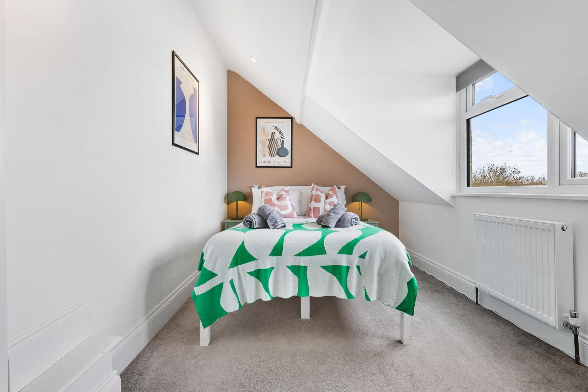 Long Term And Summer Special Offer! 5-Bedroom Spacious, Stunning Design, Sociable Areas & Cosy House Near South Downs Park, Sleeps 11 With Games Room, Private Parking And Garden- By Blue Puffin Stays Waterlooville Eksteriør bilde