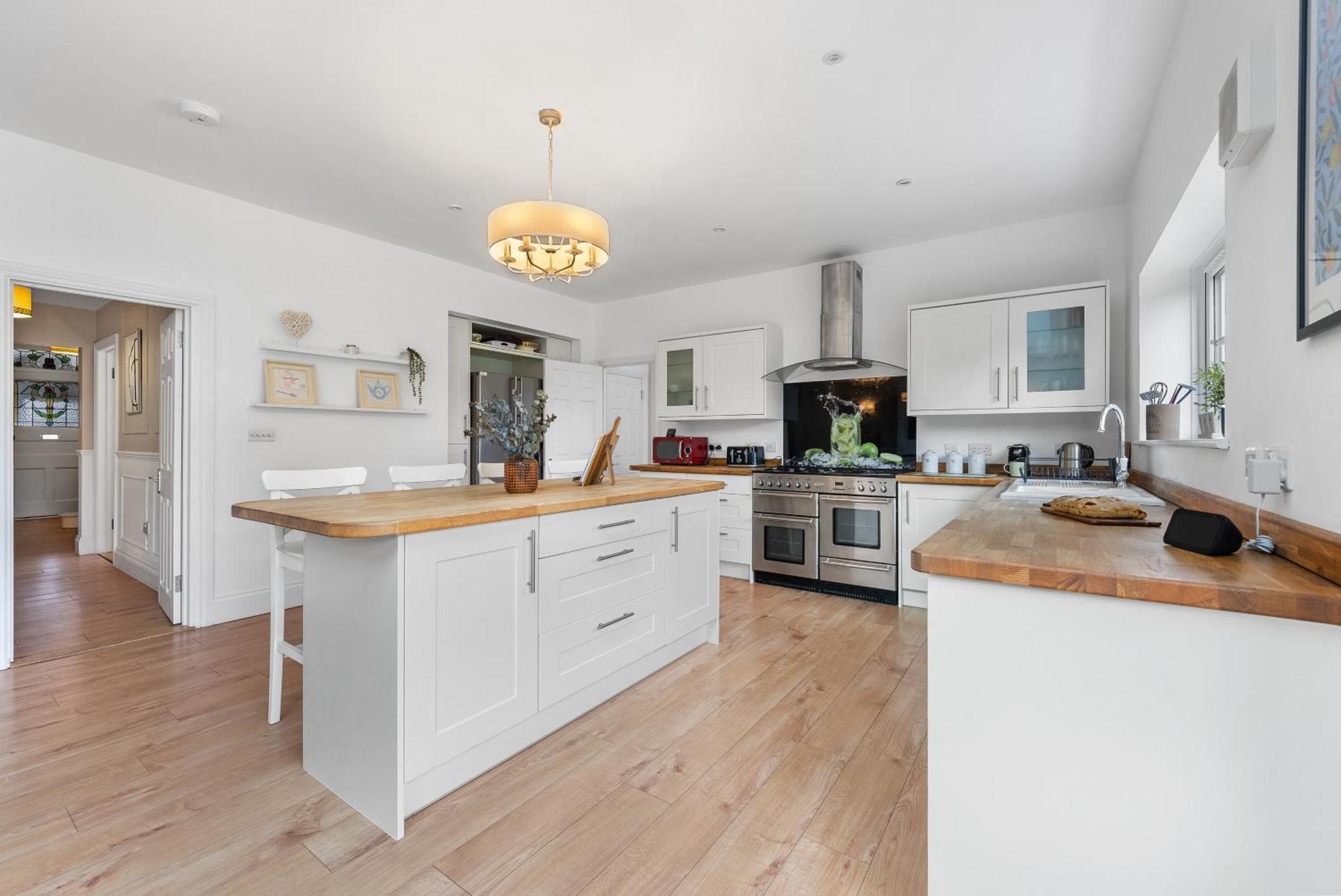 Long Term And Summer Special Offer! 5-Bedroom Spacious, Stunning Design, Sociable Areas & Cosy House Near South Downs Park, Sleeps 11 With Games Room, Private Parking And Garden- By Blue Puffin Stays Waterlooville Eksteriør bilde