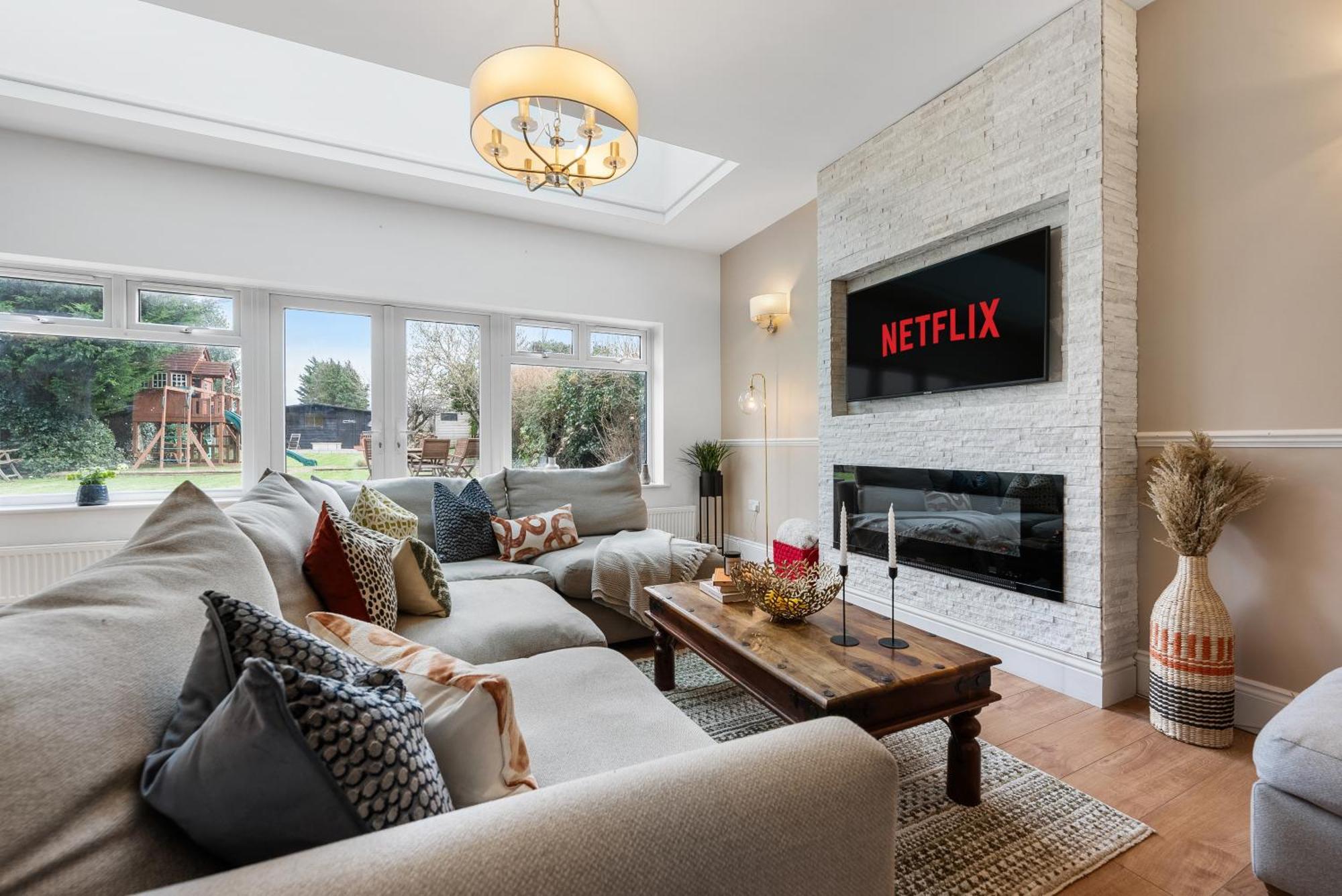 Long Term And Summer Special Offer! 5-Bedroom Spacious, Stunning Design, Sociable Areas & Cosy House Near South Downs Park, Sleeps 11 With Games Room, Private Parking And Garden- By Blue Puffin Stays Waterlooville Eksteriør bilde