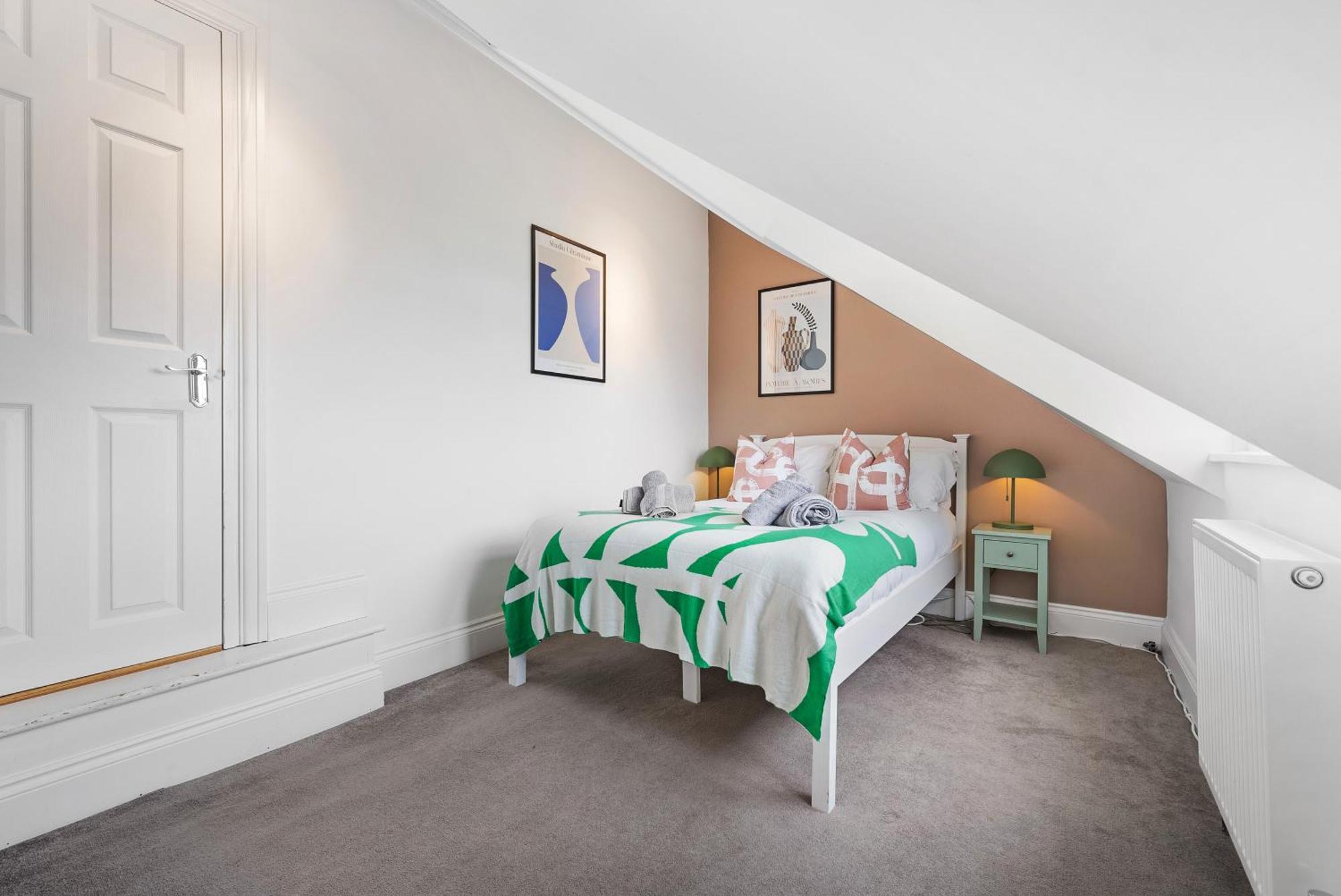 Long Term And Summer Special Offer! 5-Bedroom Spacious, Stunning Design, Sociable Areas & Cosy House Near South Downs Park, Sleeps 11 With Games Room, Private Parking And Garden- By Blue Puffin Stays Waterlooville Eksteriør bilde