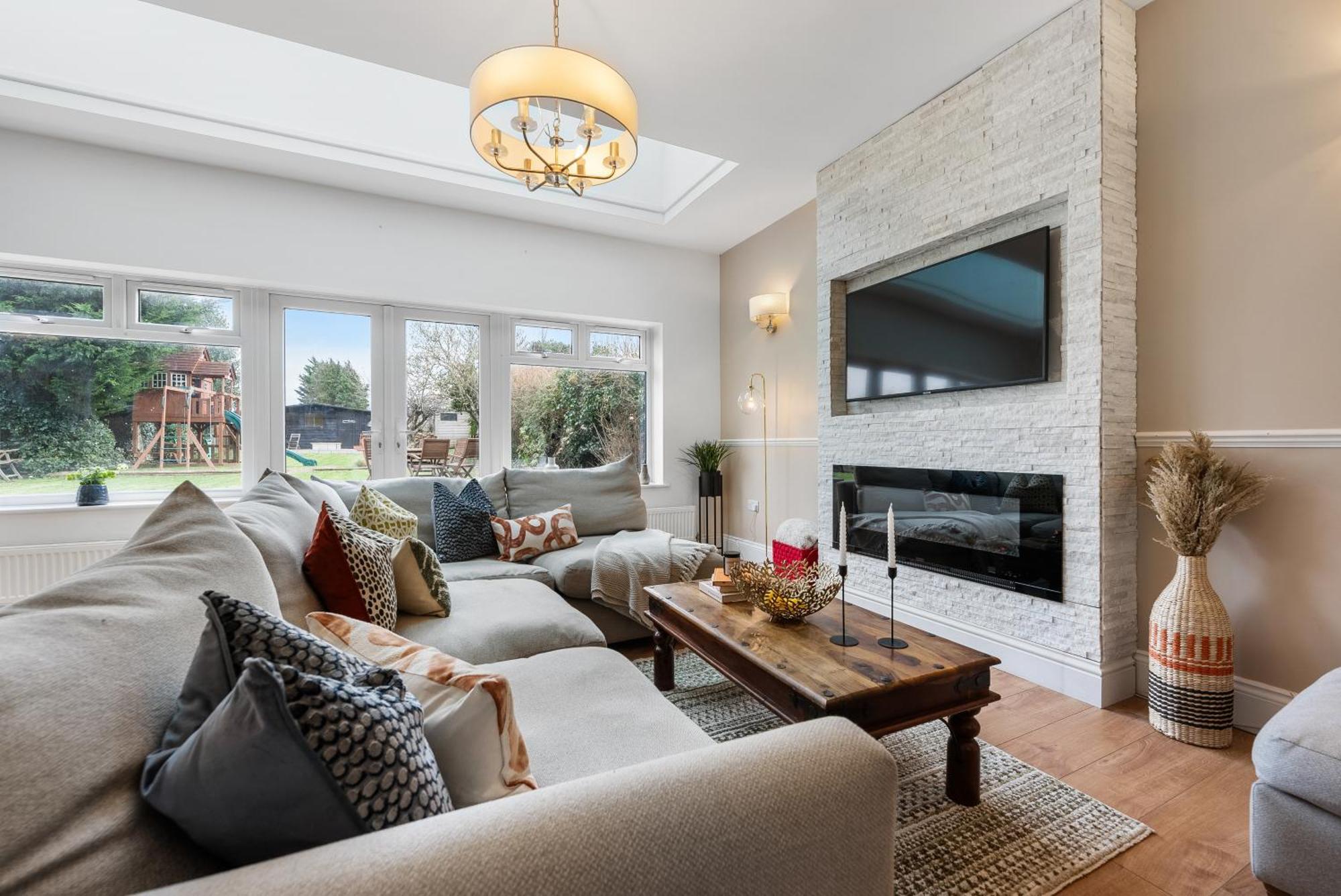 Long Term And Summer Special Offer! 5-Bedroom Spacious, Stunning Design, Sociable Areas & Cosy House Near South Downs Park, Sleeps 11 With Games Room, Private Parking And Garden- By Blue Puffin Stays Waterlooville Eksteriør bilde